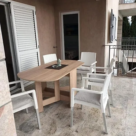 Apartment Dajana Primosten